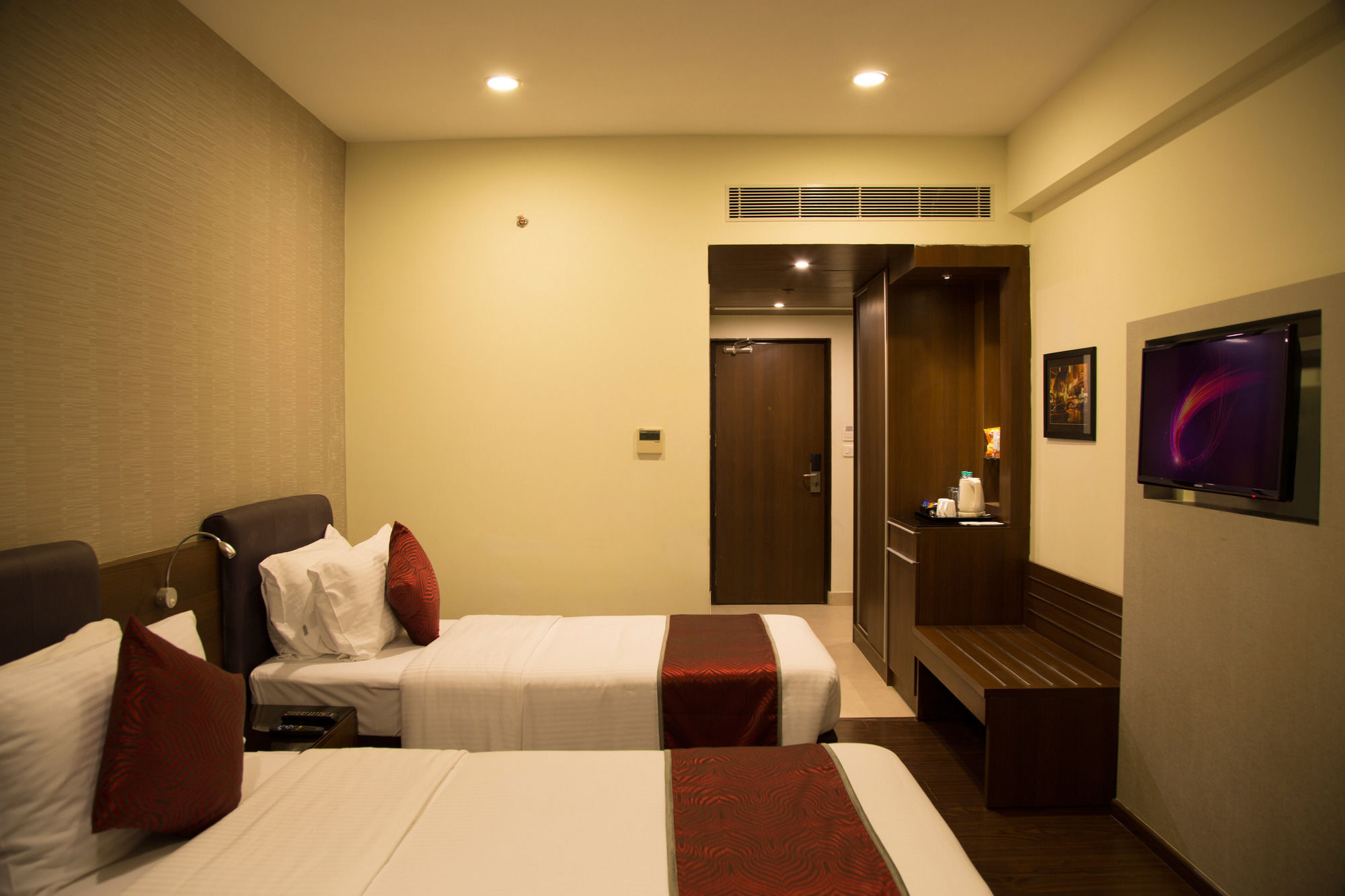 V7 Hotel Chennai Exterior photo