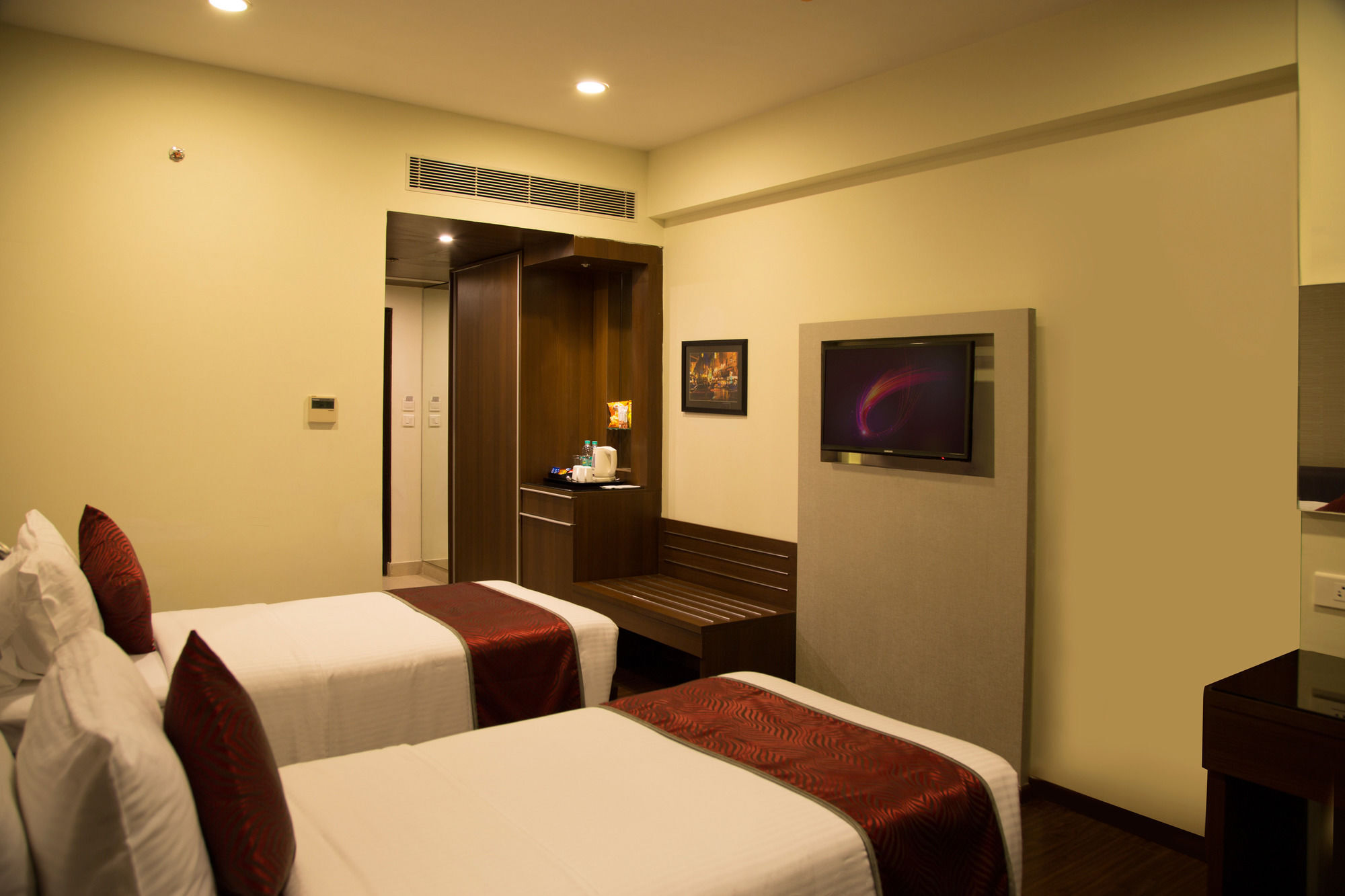 V7 Hotel Chennai Exterior photo