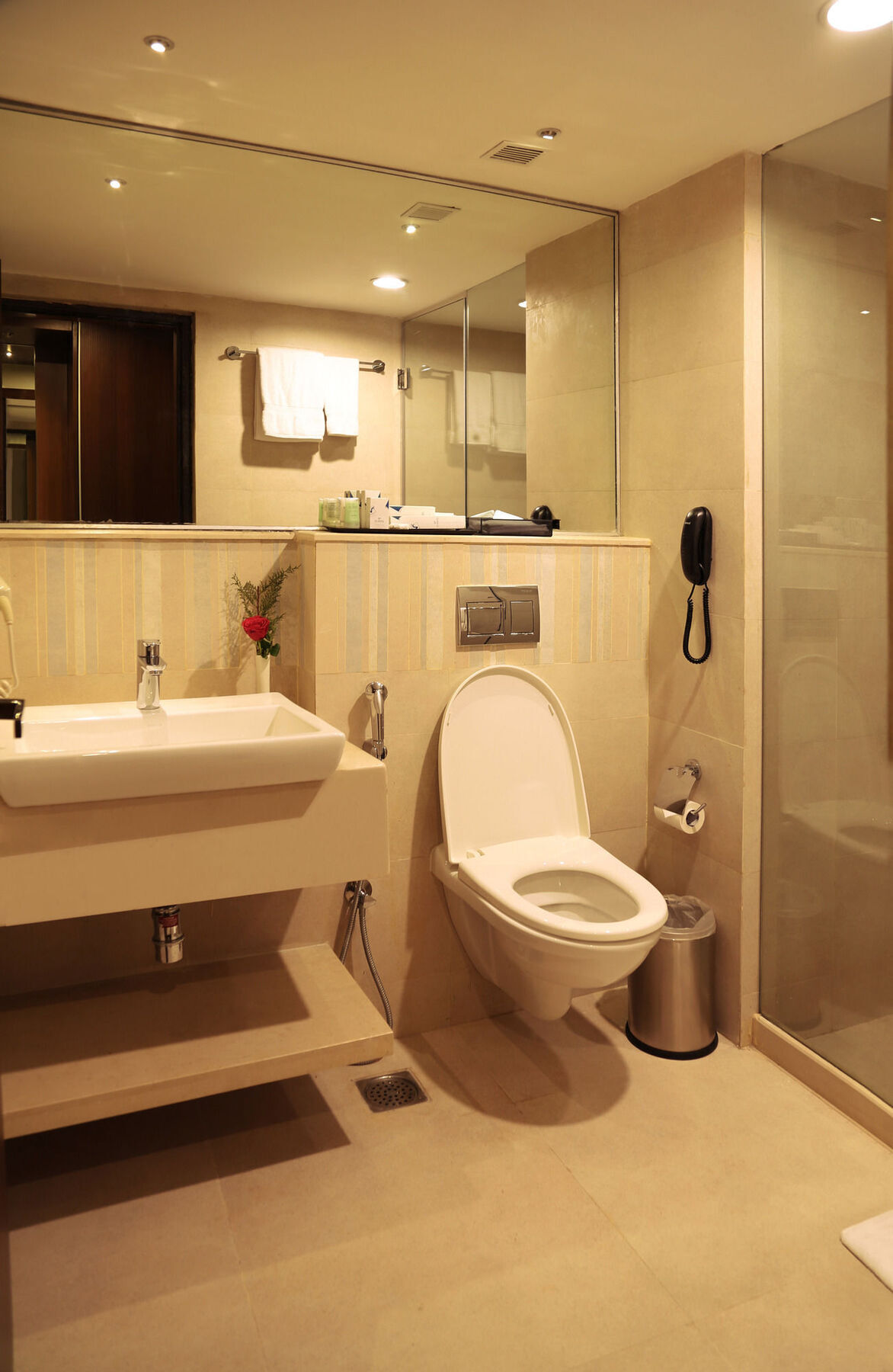 V7 Hotel Chennai Exterior photo
