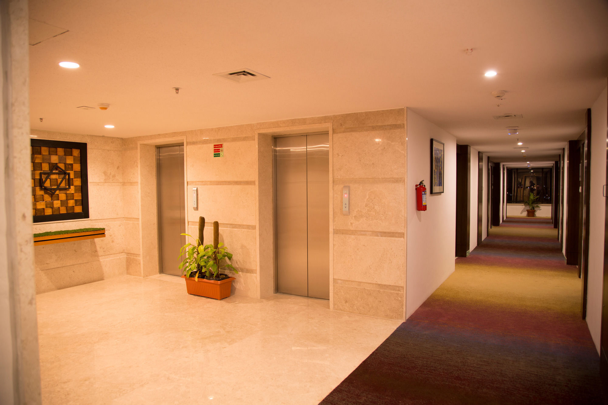 V7 Hotel Chennai Exterior photo